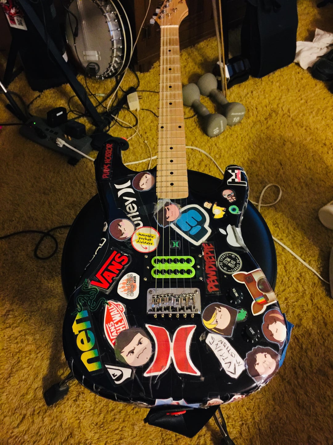 how to play guitar like tom delonge 66fd001ed185b.jpg