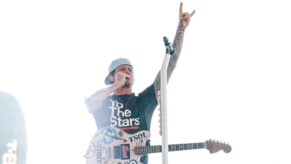 how to sing like tom delonge 66fdf783c454b.jpg