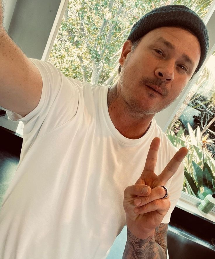 is tom delonge gay 66fdf7750e965.jpg