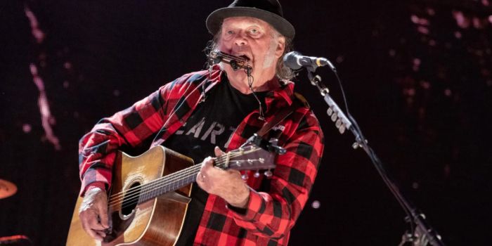 How Tall Is Neil Young? Discover the Icon's Height and Legacy 1 how tall is neil young