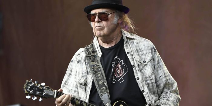 Is Neil Young Still Alive? 1 is neil young still alive